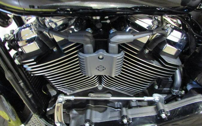 2025 Harley-Davidson® FLHC - Heritage Classic