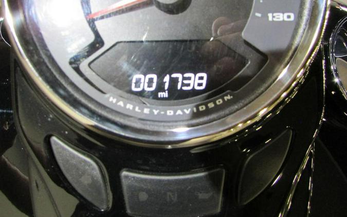 2025 Harley-Davidson® FLHC - Heritage Classic