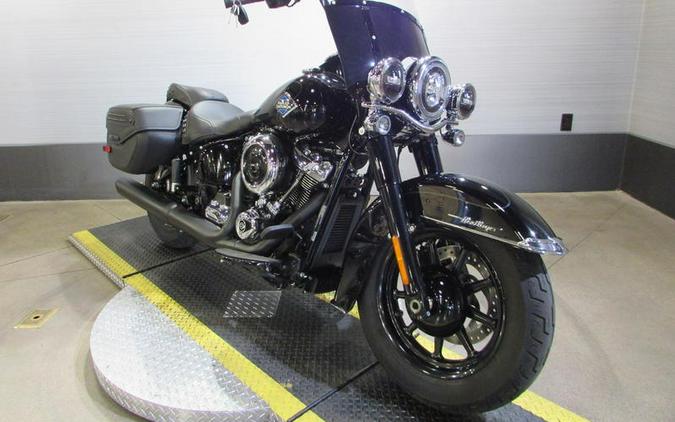 2025 Harley-Davidson® FLHC - Heritage Classic
