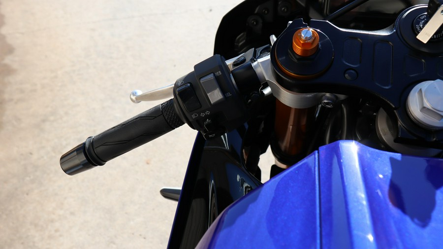 2025 YAMAHA YZFR7