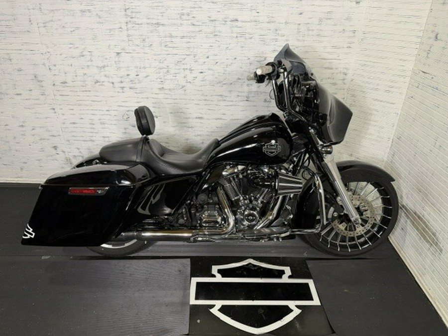 2023 Harley-Davidson® Street Glide® BLACK