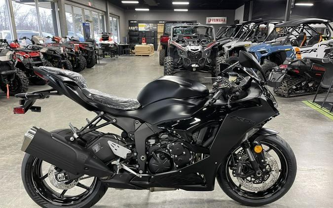 2024 Kawasaki Ninja® ZX™-6R Metallic Flat Spark Black/Ebony