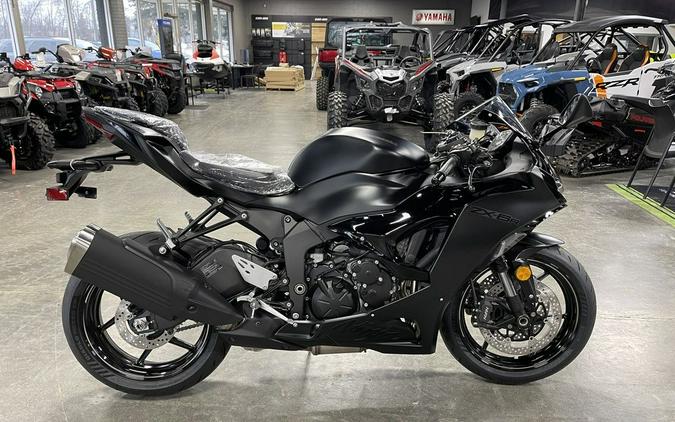 2024 Kawasaki Ninja® ZX™-6R Metallic Flat Spark Black/Ebony