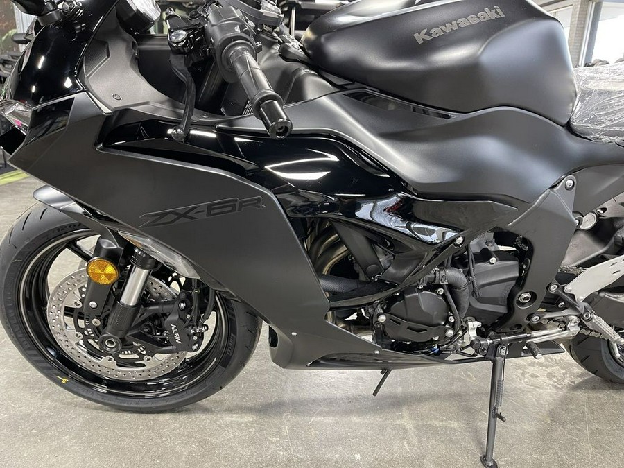 2024 Kawasaki Ninja® ZX™-6R Metallic Flat Spark Black/Ebony