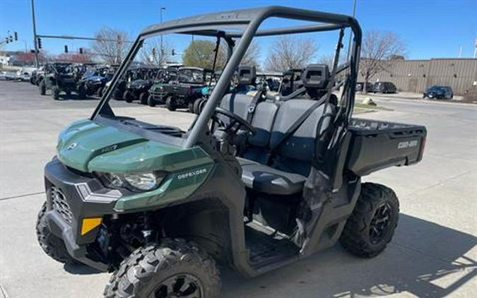 2024 Can-Am Defender DPS HD7