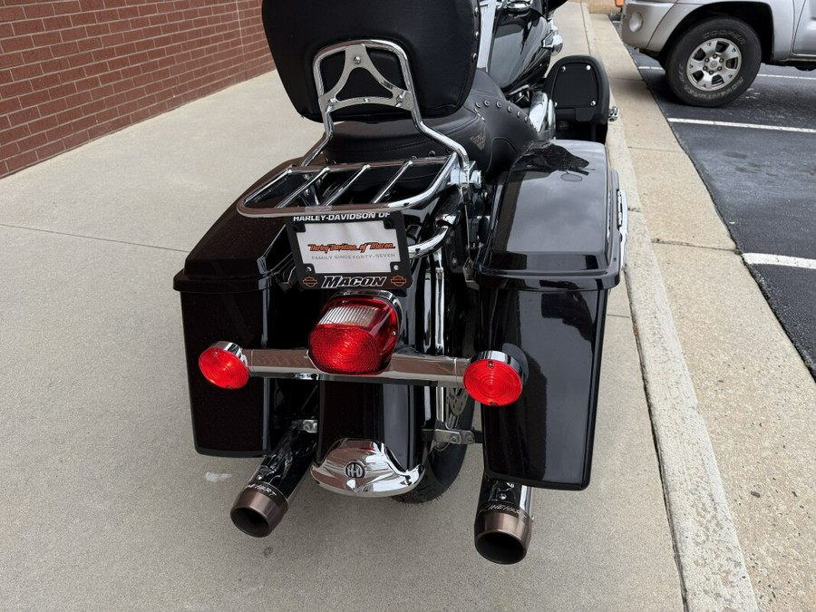 2006 Harley-Davidson® Road King® Classic Black