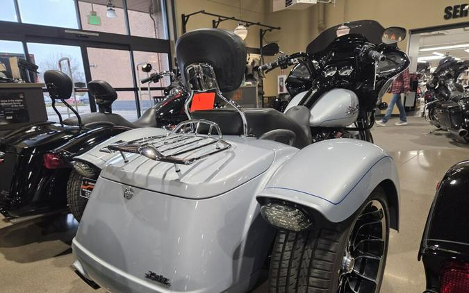 2024 Harley-Davidson® Road Glide® 3 Atlas Silver Metallic - Black Finish