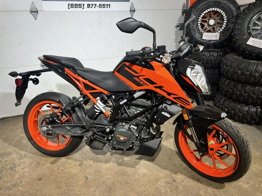 2023 KTM 200 Duke