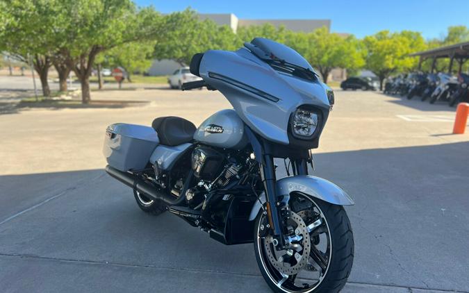 2024 Harley-Davidson® Street Glide® Atlas Silver Metallic - Black Finish
