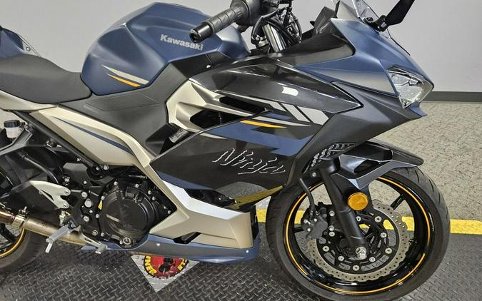 2023 Kawasaki Ninja® 400 Base