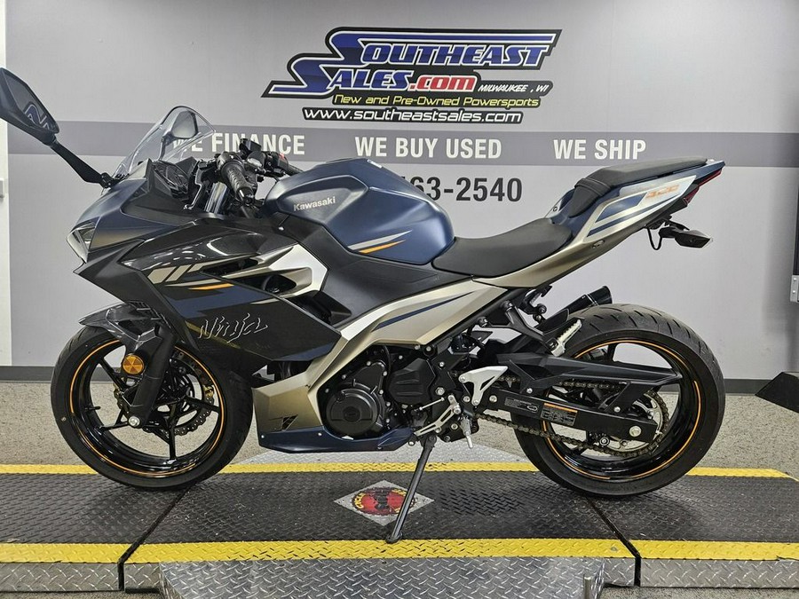 2023 Kawasaki Ninja® 400 Base