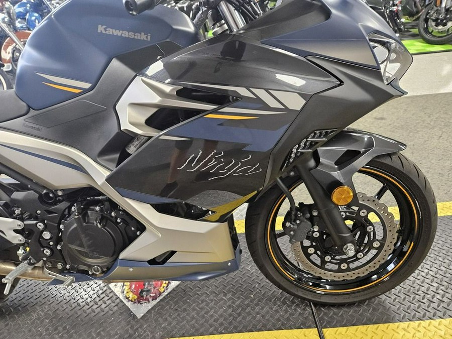 2023 Kawasaki Ninja® 400 Base