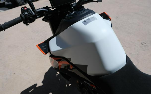 2027 KTM 990 DUKE