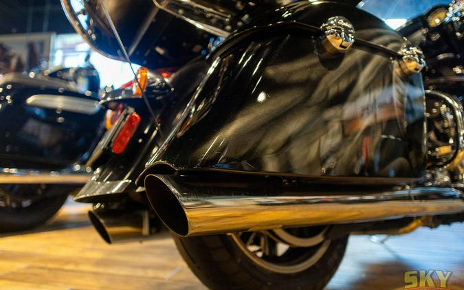 2017 Indian Motorcycle ROADMASTER THUNDER BLK 49ST Base