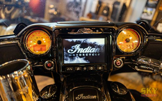 2017 Indian Motorcycle ROADMASTER THUNDER BLK 49ST Base