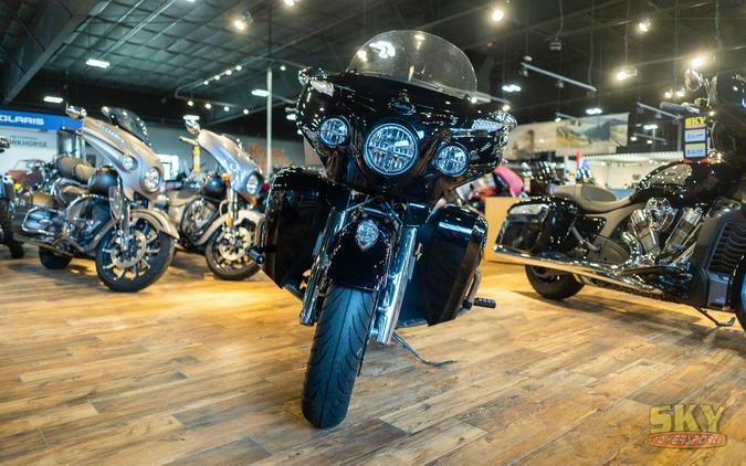 2017 Indian Motorcycle ROADMASTER THUNDER BLK 49ST Base