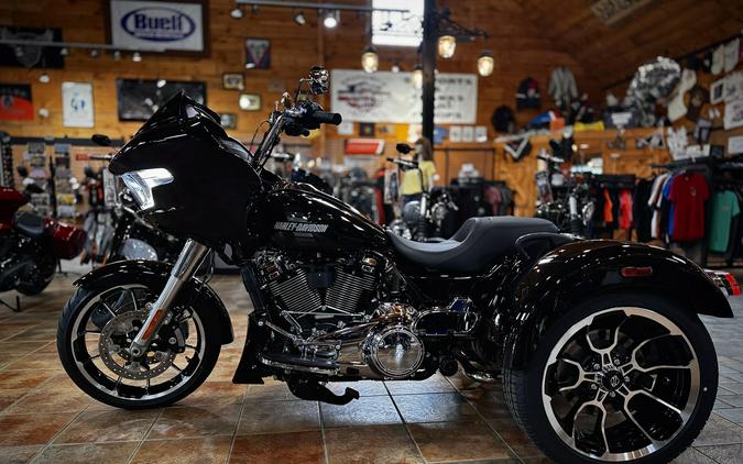 2026 Harley-Davidson® Road Glide 3 Vivid Black