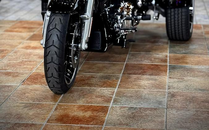 2026 Harley-Davidson® Road Glide 3 Vivid Black
