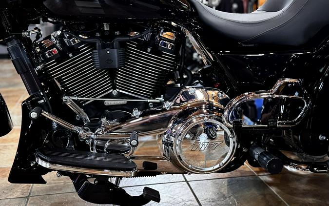 2026 Harley-Davidson® Road Glide 3 Vivid Black