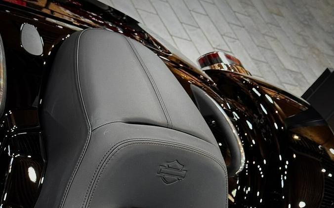 2026 Harley-Davidson® Road Glide 3 Vivid Black