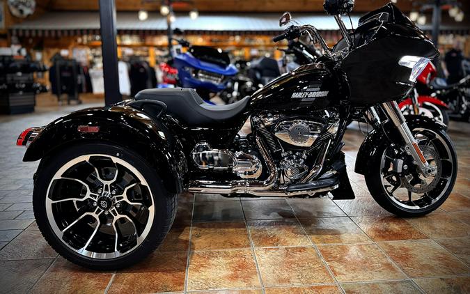 2026 Harley-Davidson® Road Glide 3 Vivid Black