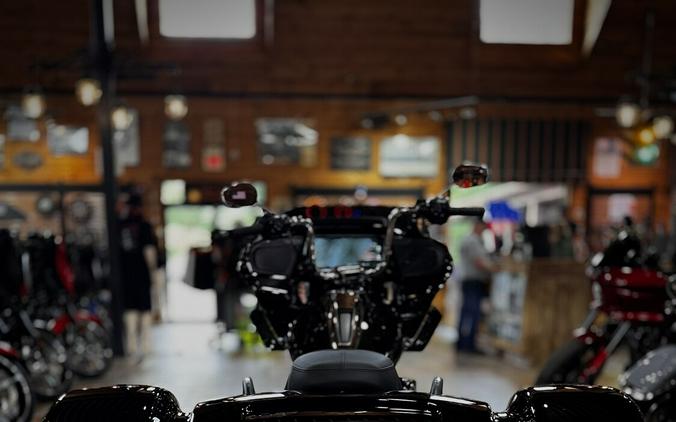 2026 Harley-Davidson® Road Glide 3 Vivid Black