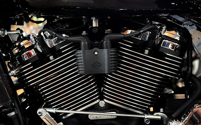 2026 Harley-Davidson® Road Glide 3 Vivid Black