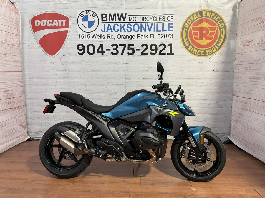 2026 BMW R 1300 R EXCELLENCE PACKAGE