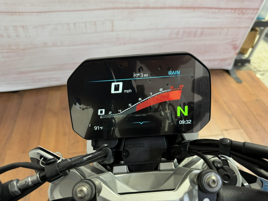2026 BMW R 1300 R EXCELLENCE PACKAGE