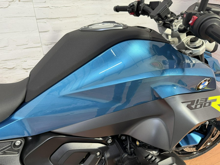 2026 BMW R 1300 R EXCELLENCE PACKAGE