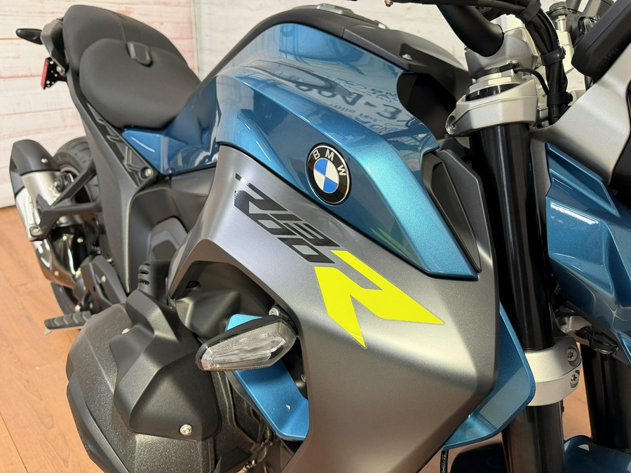 2026 BMW R 1300 R EXCELLENCE PACKAGE