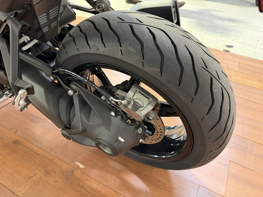 2026 BMW R 1300 R EXCELLENCE PACKAGE
