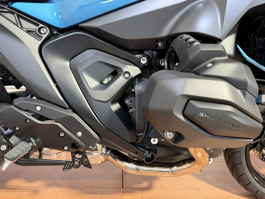 2026 BMW R 1300 R EXCELLENCE PACKAGE