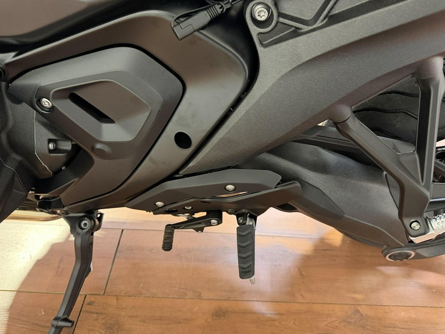 2026 BMW R 1300 R EXCELLENCE PACKAGE