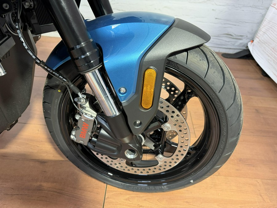 2026 BMW R 1300 R EXCELLENCE PACKAGE