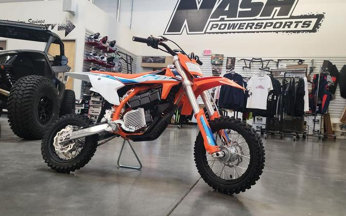 2023 KTM SX-E 3 First Look [Just In Time For Christmas]