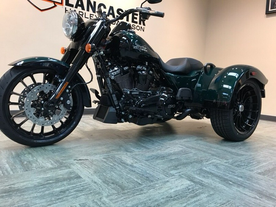 2024 Harley-Davidson Freewheeler Alpine Green / Vivid Black FLRT