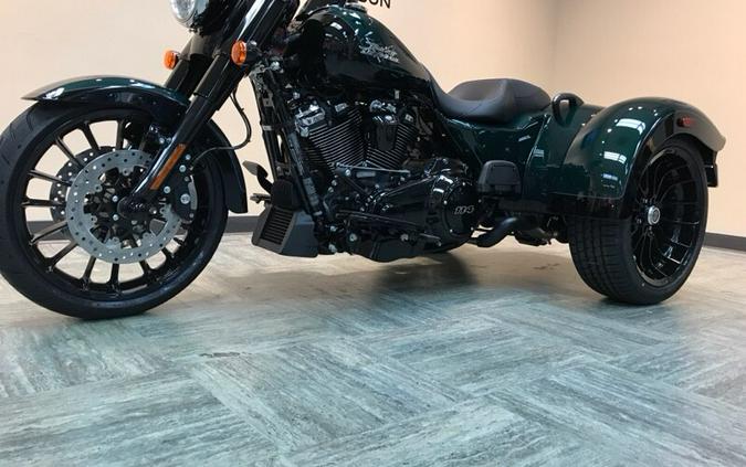 2024 Harley-Davidson Freewheeler Alpine Green / Vivid Black FLRT