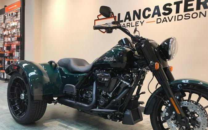 2024 Harley-Davidson Freewheeler Alpine Green / Vivid Black FLRT