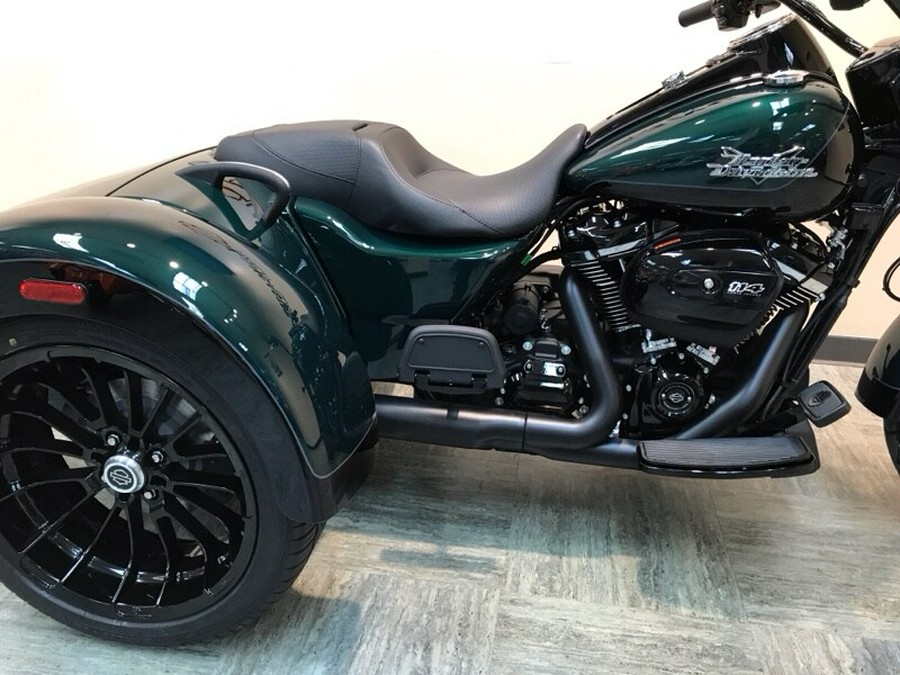 2024 Harley-Davidson Freewheeler Alpine Green / Vivid Black FLRT