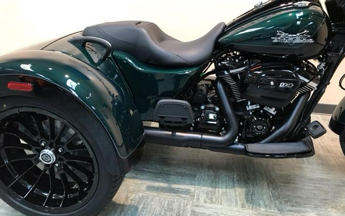 2024 Harley-Davidson Freewheeler Alpine Green / Vivid Black FLRT