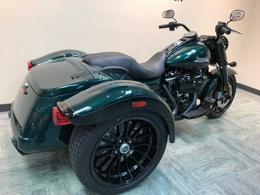 2024 Harley-Davidson Freewheeler Alpine Green / Vivid Black FLRT