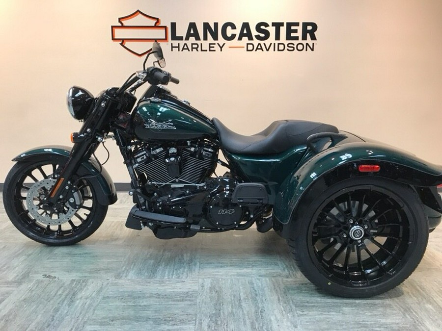 2024 Harley-Davidson Freewheeler Alpine Green / Vivid Black FLRT