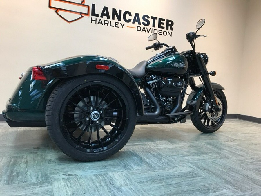 2024 Harley-Davidson Freewheeler Alpine Green / Vivid Black FLRT