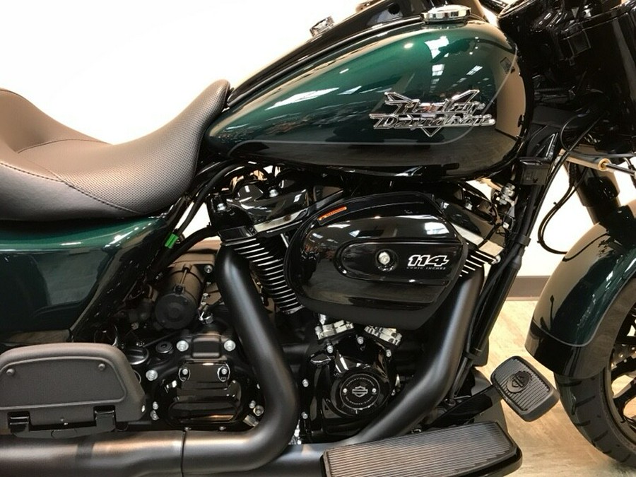 2024 Harley-Davidson Freewheeler Alpine Green / Vivid Black FLRT