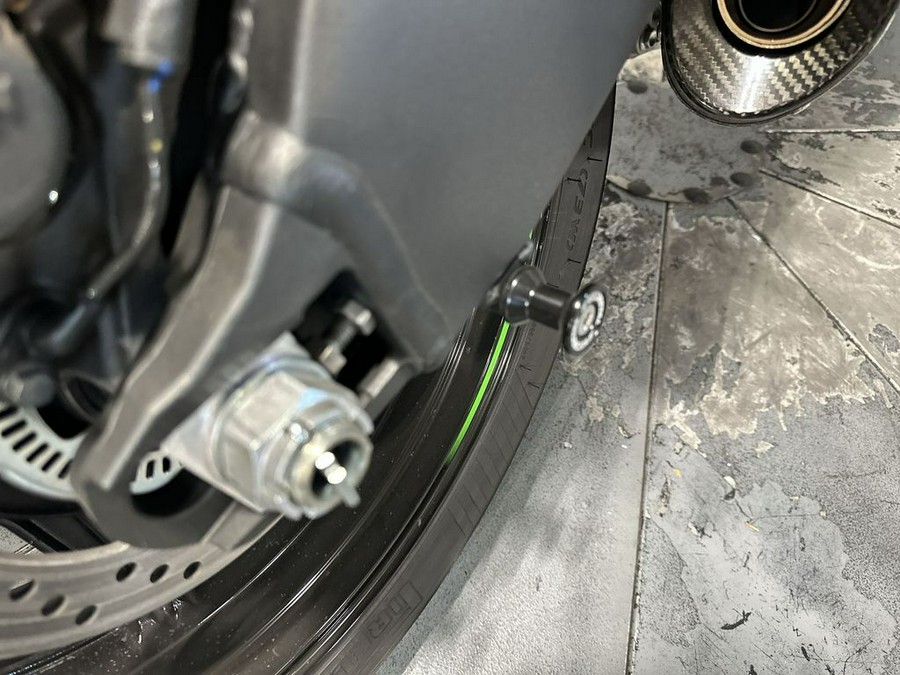 2025 Kawasaki Ninja® ZX™-6R Base