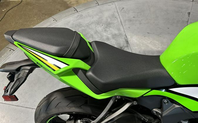 2025 Kawasaki Ninja® ZX™-6R Base