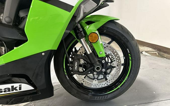 2025 Kawasaki Ninja® ZX™-6R Base