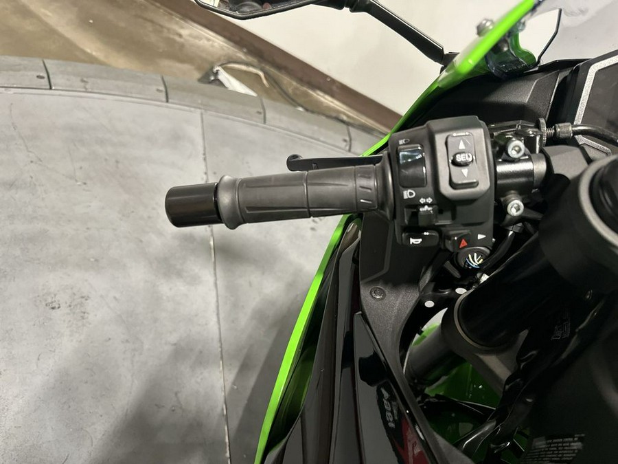2025 Kawasaki Ninja® ZX™-6R Base