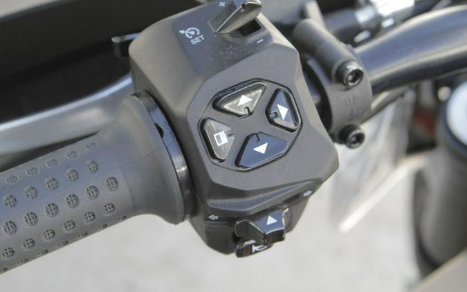 2025 Moto Guzzi V85 TT Travel